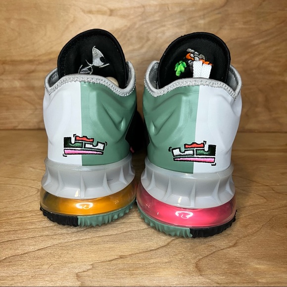 Nike LeBron 18 Space Jam - Picture 7 of 8